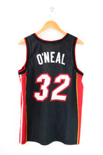 Laden Sie das Bild in den Galerie-Viewer, Champion vintage Basketball Trikot Miami Heat O´Neal #32 Gr. M
