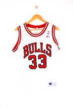 Laden Sie das Bild in den Galerie-Viewer, Champion vintage Basketball Trikot Chicago Bulls Pippen #33 Gr. L
