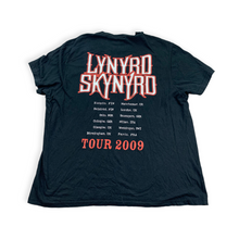 Laden Sie das Bild in den Galerie-Viewer, Lynyrd Skynyrd Tour 2009 Band T-Shirt Gr. XL
