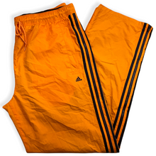 Laden Sie das Bild in den Galerie-Viewer, Adidas Track Pants Gr. L
