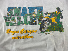 Laden Sie das Bild in den Galerie-Viewer, Snake Valley Bryce Canyon marathon  Vintage Sweatshirt Gr. L
